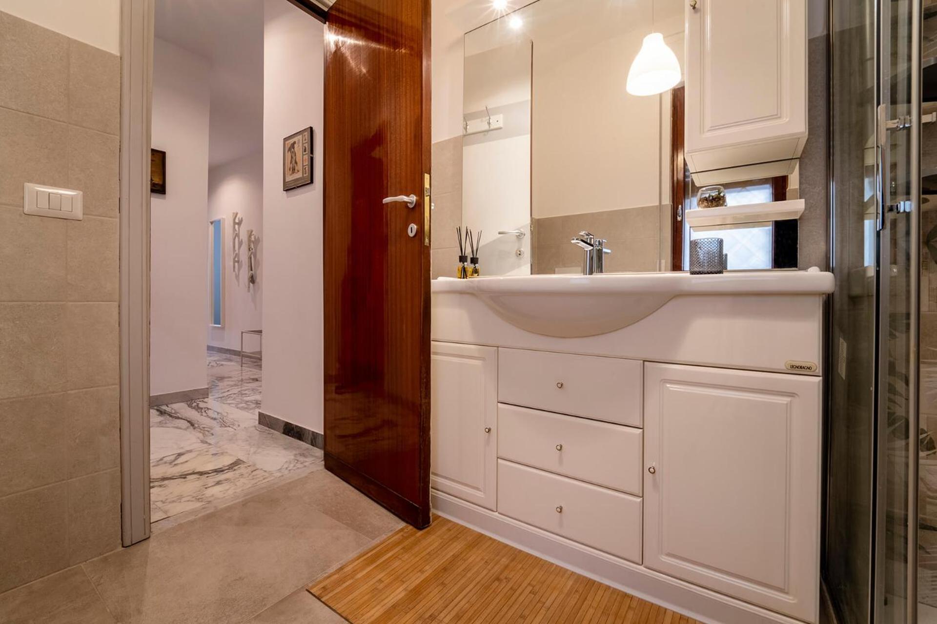 Casa Elena, 15 Minutes Walking Distance To St.peter's Church Appartamento